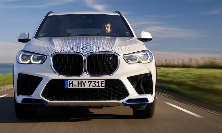 Elkészült a BMW pár perc alatt feltölthető villanymotoros autója