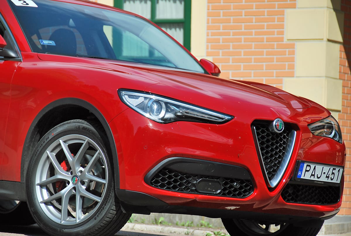 Merész vállalkozás: Az Alfa Romeo hadat üzen az Audi Q7-esnek