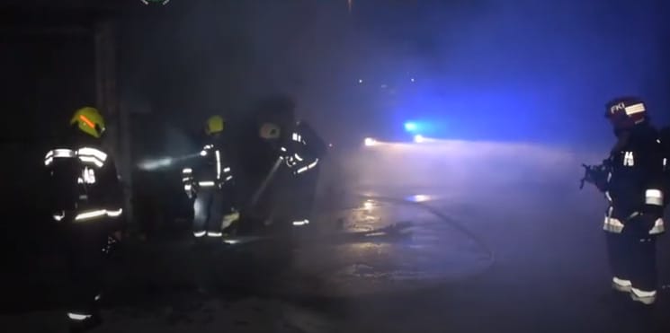 Kigyulladt egy pirotechnikai eszközökkel teli raktár Csepelen