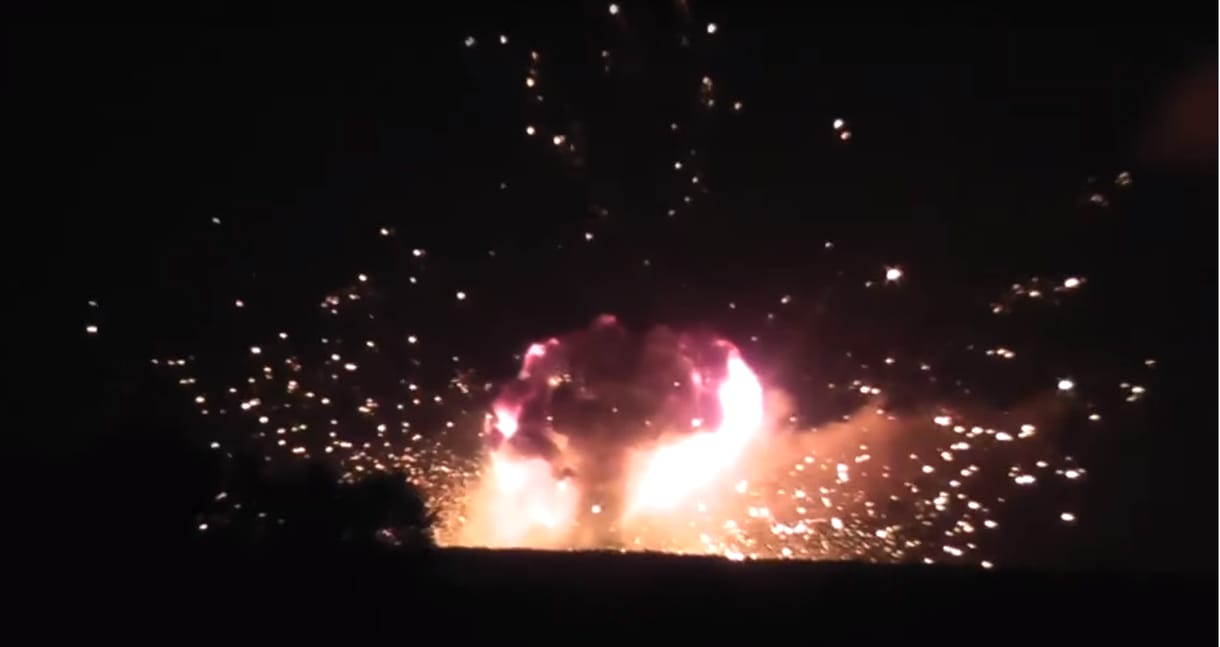Iszonyú robbanások után egy egész ukrán várost evakuáltak - videó