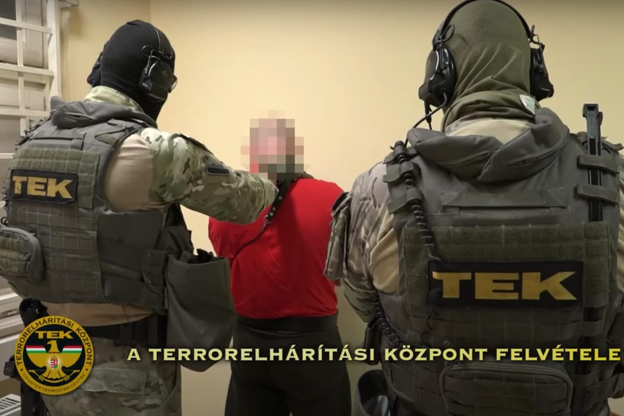 A csantavéri gyilkos segít egy kisemmizett családnak, hogy visszaszerezhessék a házukat