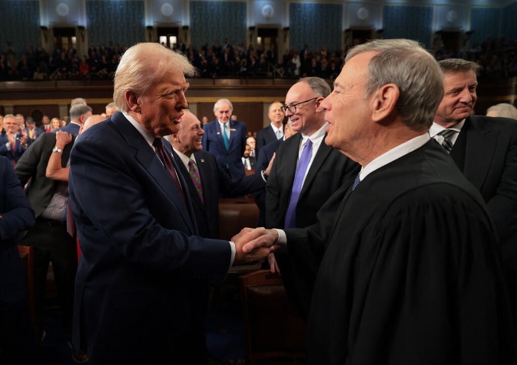 Az aktuálpolitikai megszólalásokat kerülő főbírót is kiakasztotta Trump kirohanása a tömeges kitoloncolás ellen ítélő bíróval szemben