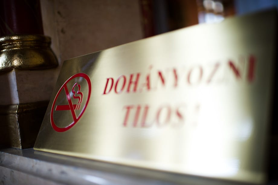 Téved a fideszes képviselő a parlamenti dohányzásról