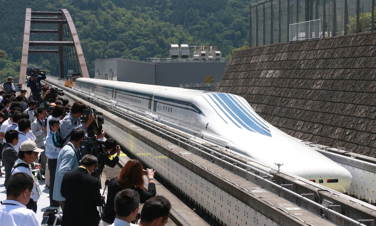 Erre varrjon gombot a MÁV: jön a 600 km/h-val száguldó vonat