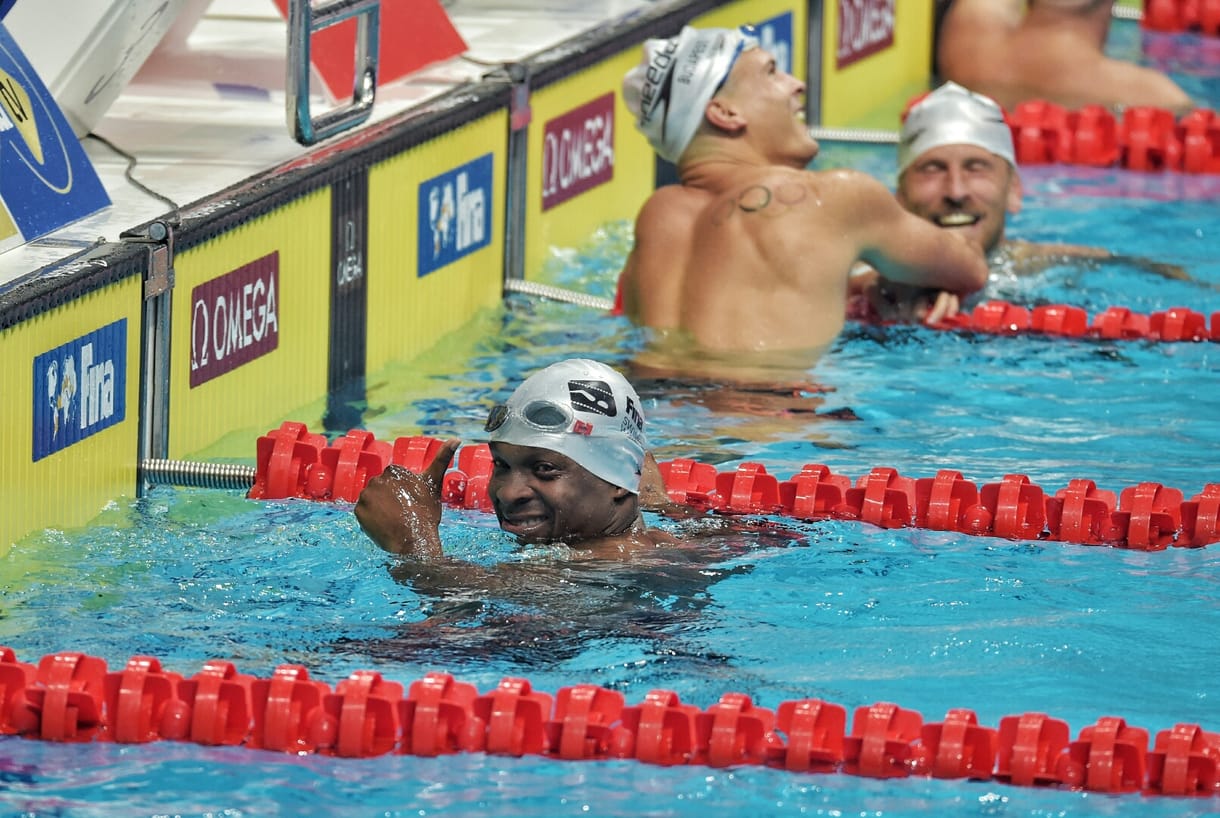 Eric, az angolna olimpiai bajnokokat hagyott le Budapesten - videó