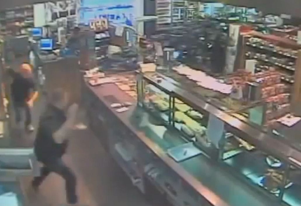 Porschével rontott be egy shopba az ittas belga focista - videó