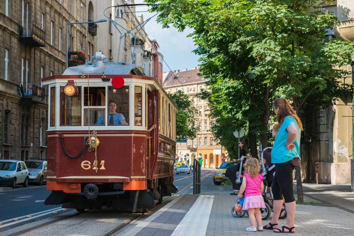 Ha már unja a modern villamosokat, várjon kicsit többet, és vénséges járműveken tujázhat! 