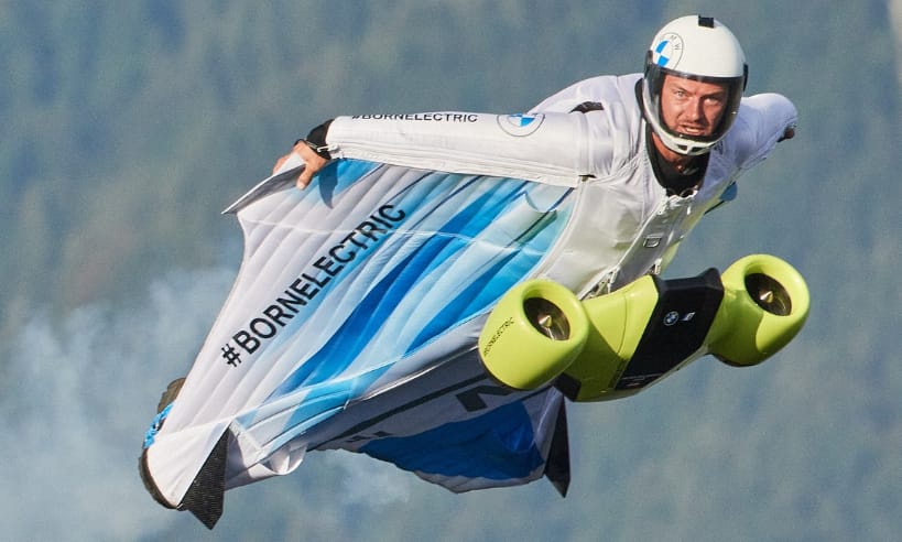 Világelső szárnyas repülőruha a BMW-től – videó