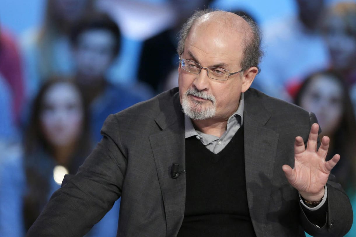 „Ez a bármi megtörténhet kora” – mintha saját sorsát jósolta volna meg Salman Rushdie