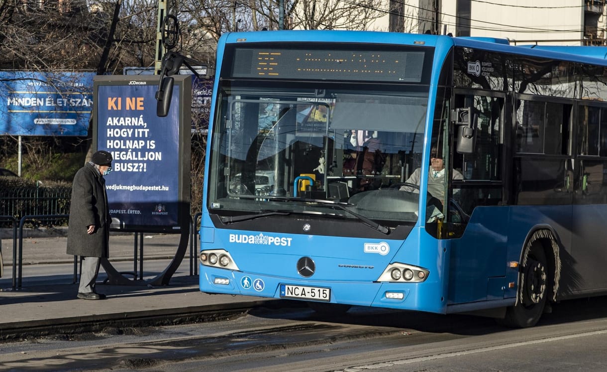 Temetői járatokkal és rendkívüli útvonalakkal készül a BKK a hosszú hétvégére