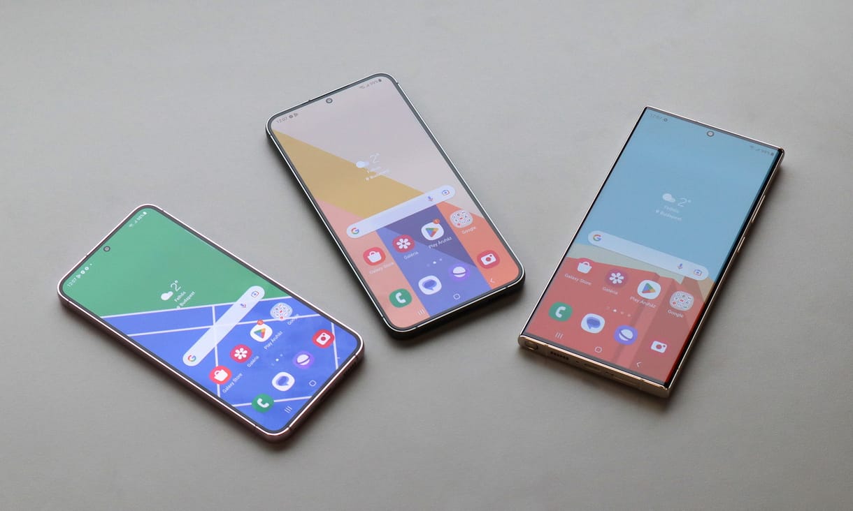 Éppen most érkezik rengeteg új funkció a Samsung sok telefonjára