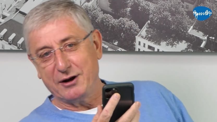 Gyurcsány Ferenc telefonbetyárnak állt, saját kollégáit ugratta