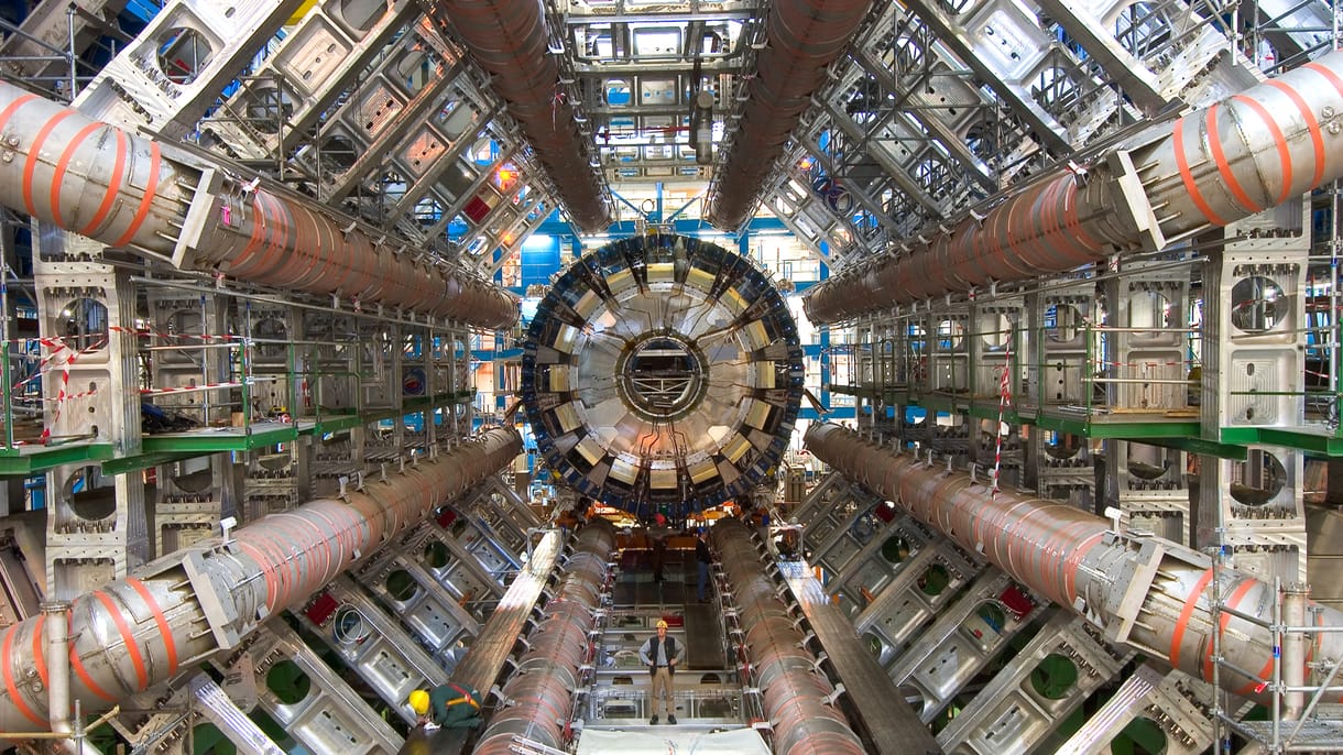 A CERN is hadba szállt a koronavírus ellen