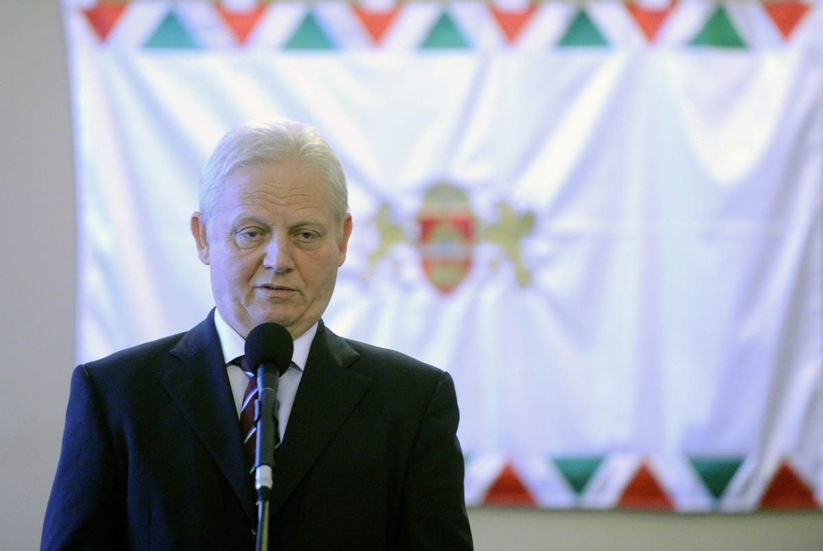 Tarlós: Felszámolhatják a pályaudvaroknál kialakított tranzitzónákat