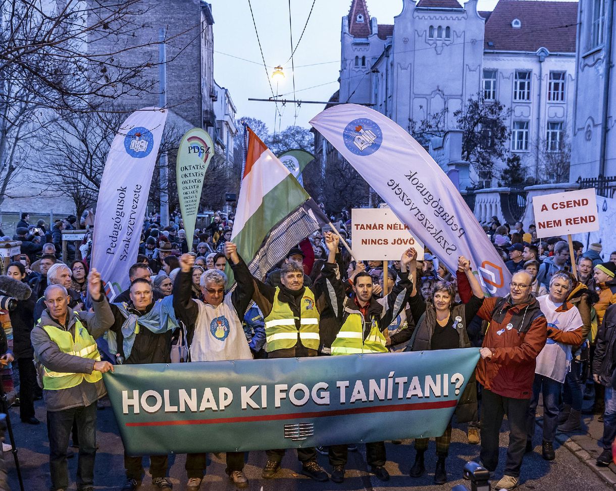 Megbuktak az Alkotmánybíróságon a Pedagógusok Szakszervezetének népszavazási kérdései