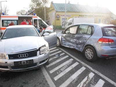 Összetörte az Audi a szabálytalan Volkswagent - fotók