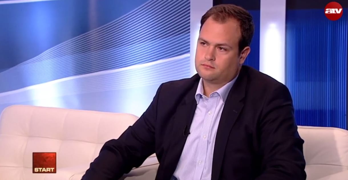 Elbaltázott sorosozás: élő adásban szaladt bele a pofonba az ifjú KDNP-s