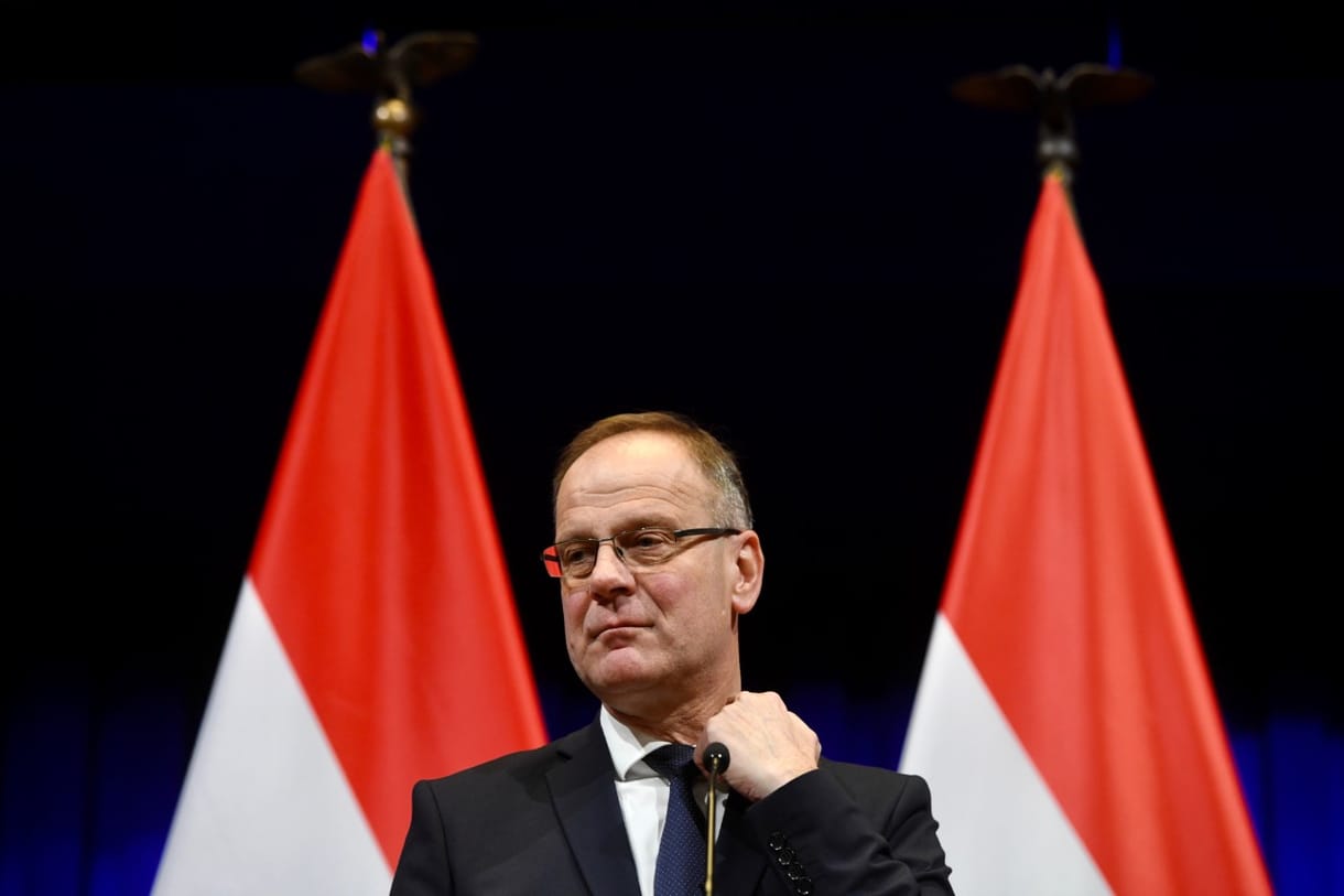 Elköltözött Navracsics Tibor a feleségétől