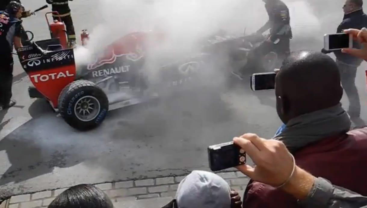Ilyen, amikor elfüstöl egy Forma-1-es Red Bull – videó