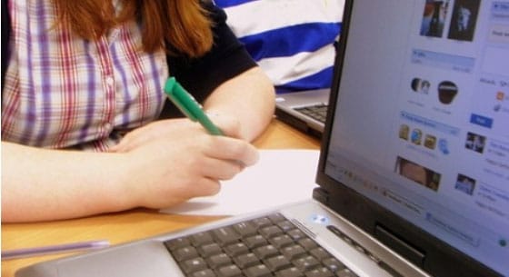 A magyar gyerekeknek van a legtöbb ismerősük a közösségi oldalakon