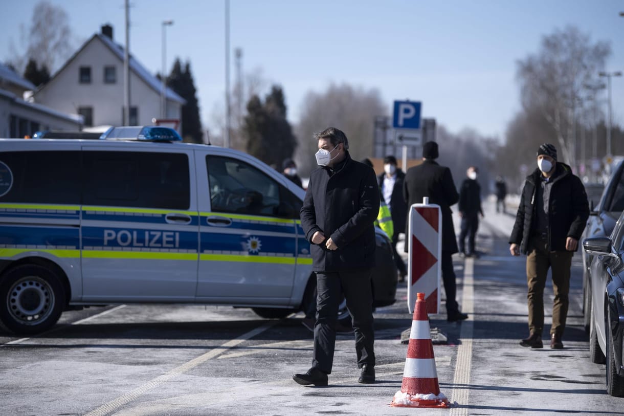 Újabb szigorítások a cseheknél: csak a lakókörzetben lehet mozogni