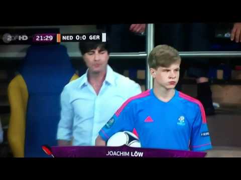 Löw esete a labdaszedő fiúval: csalt az UEFA?