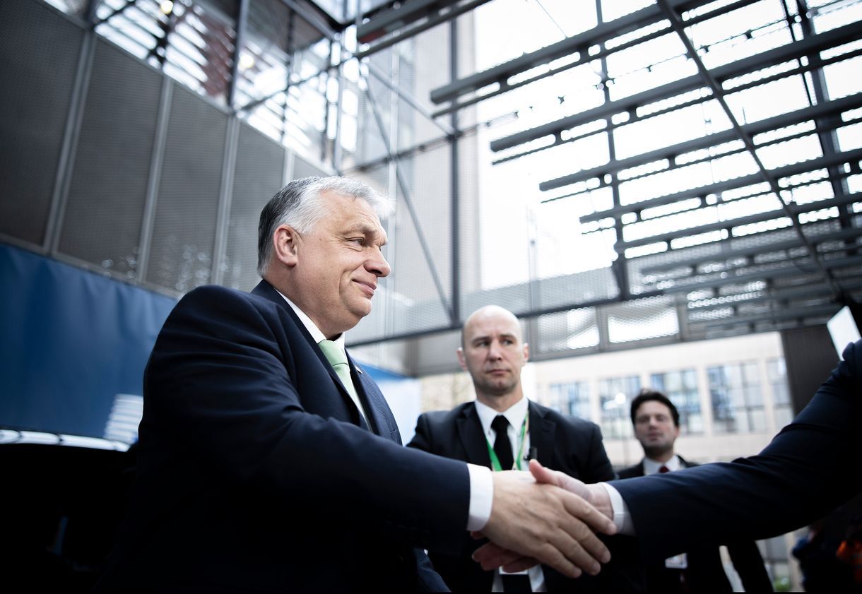 Hoppon maradhat a kormány az uniós helyreállítási alap hitelével