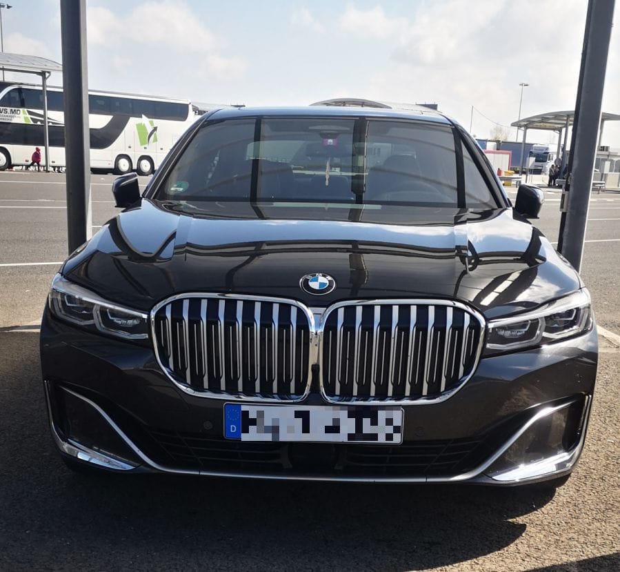 Harmincmilliós lopott luxus BMW-re jelzett be az információs rendszer a román határon