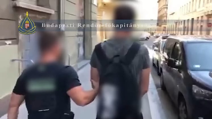 Parókát és álhasat húzott a józsefvárosi rabló, de így is elkapták