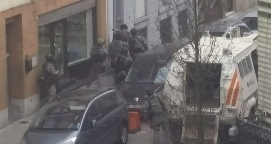 Abdeslam is robbantani akart Párizsban, csak meghibásodott az öve