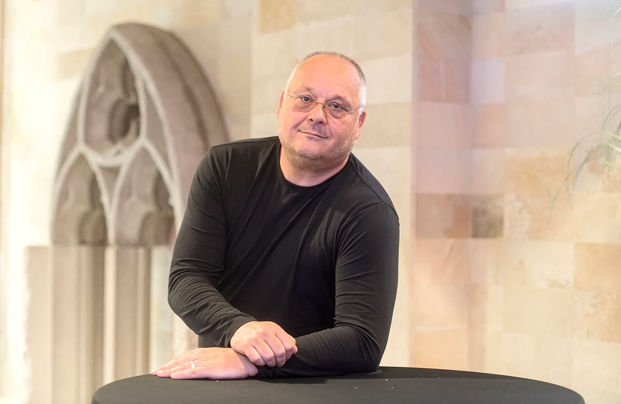 Mi vezérli Amerikát és az EU-t, amikor Orbánt vegzálja? – interjú Cas Muddéval