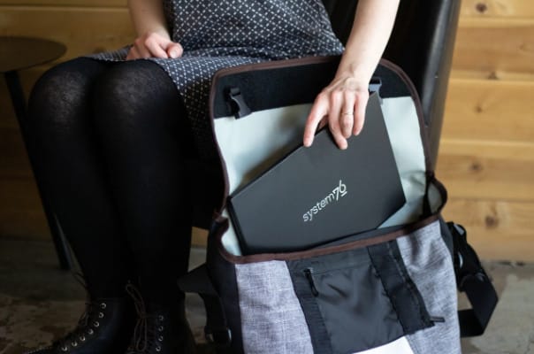 5 TB tárhely, 40 GB RAM: megjelent a pehelysúlyú linuxos laptop