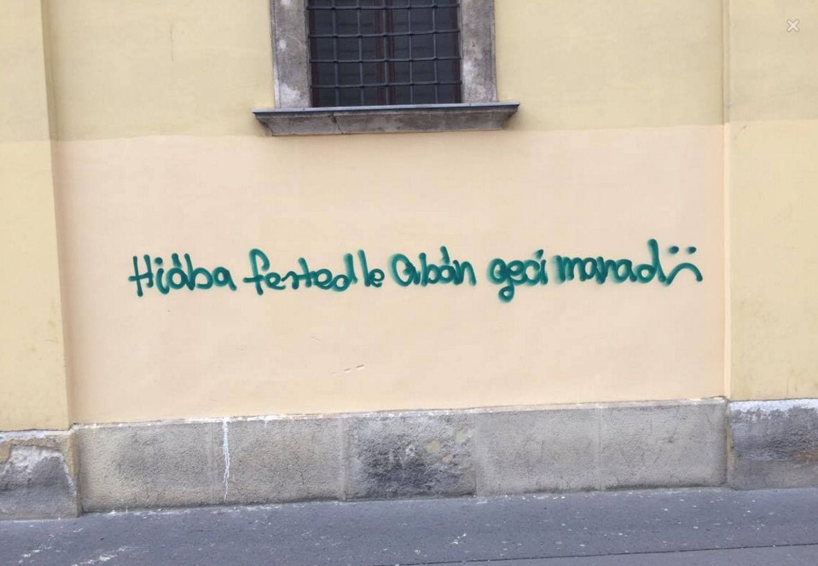 Folytatódik az Orbánról szóló graffitiháború a Blahánál