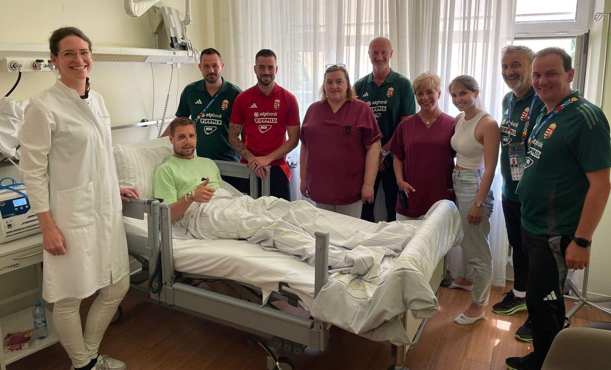 Meglátogatta a kórházban fekvő Varga Barnabást a válogatott – fotó