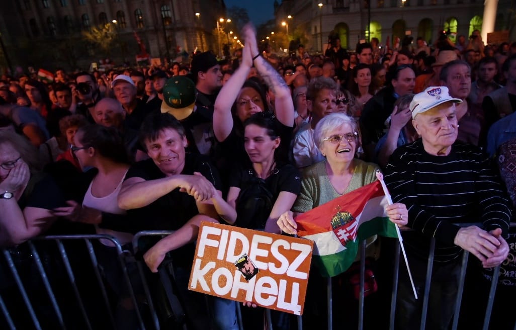 Egészen különleges hangulatú, szürreális képeket hozott a szombati gigatüntetés