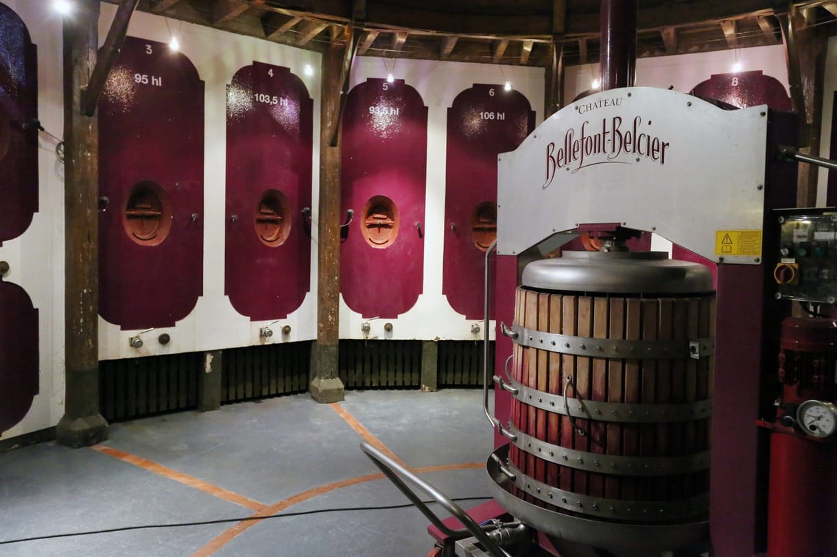 Kínai tőkétől bodorodik a bordeaux-i szőlő levele, de attól a bor még francia