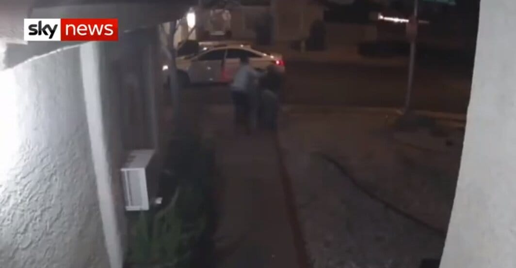 Brutális emberrablást rögzített a kamera – videó