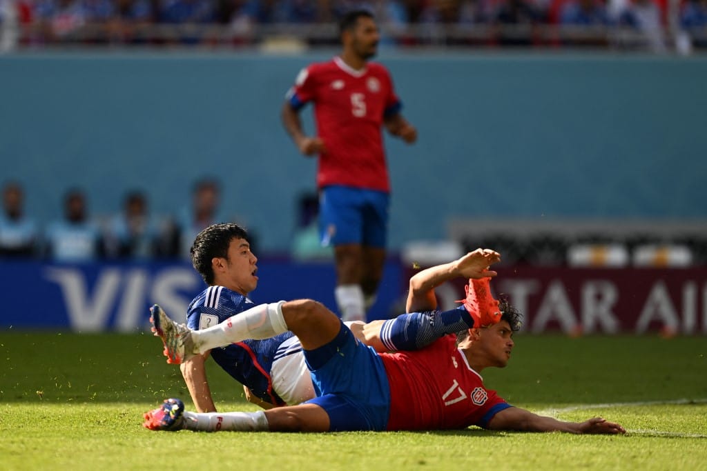 Egy védő góljával maradt életben Costa Rica továbbjutási álma