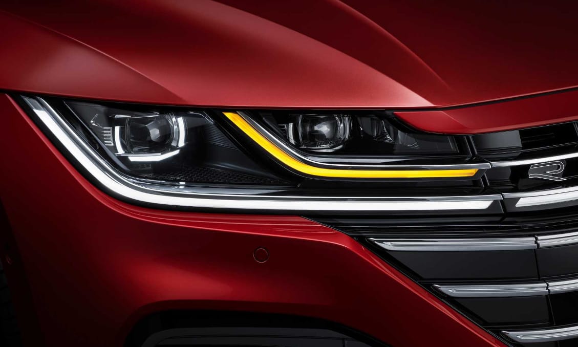 Leleplezték a felfrissült VW Arteont, ami már sportkombiként és 320 lóerővel is elérhető