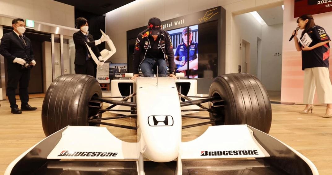 Húsz évvel apja után, ugyanabba az F1-es Hondába pattant Max Verstappen