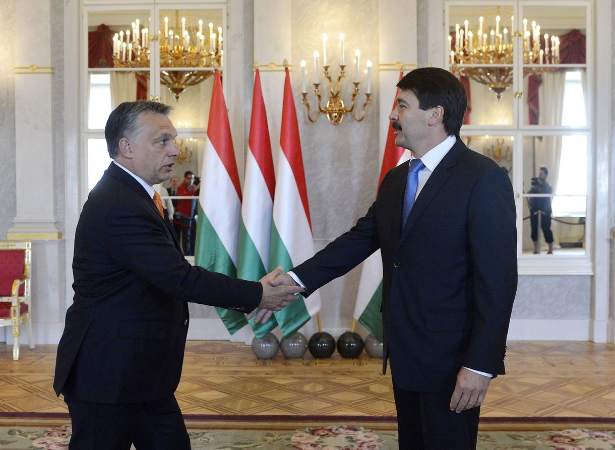 Áder János aláírta a lex CEU-t