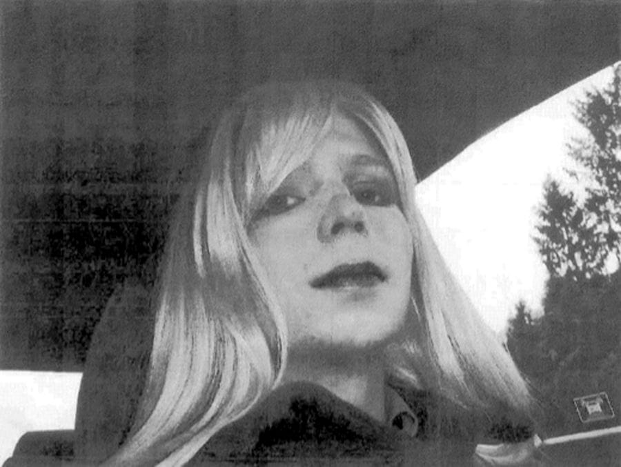 WikiLeaks-botrány: nagy ajándékot kapott Obamától a transznemű exhírszerző