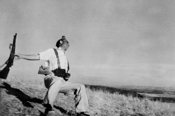 Végre magyarul is megjelent Robert Capa legendás fotóalbuma