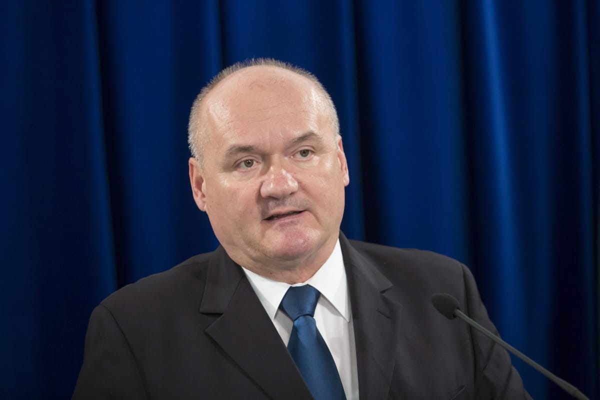 Blikk: Brüsszelben is drágán szállt meg Hende Csaba