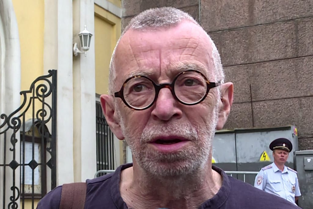 Meghalt a Putyin ellen tüntető orosz költő, akit hétfőn ütött el egy autó