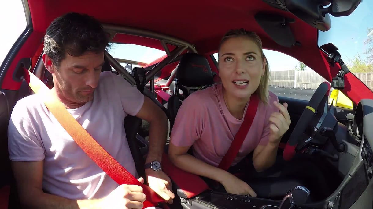 Ki retteg jobban? Maria Sarapova és Mark Webber egy 700 lóerős Porschéban – videó
