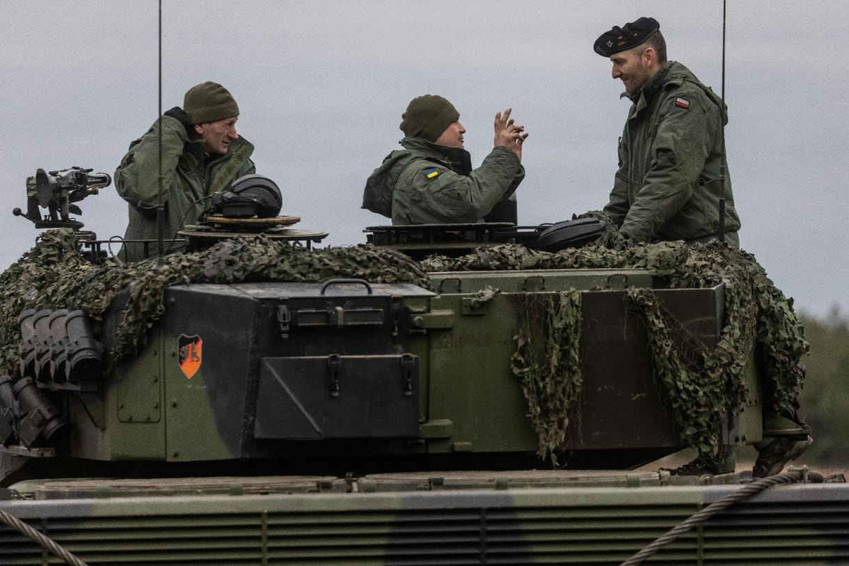 Német védelmi miniszter: Ukrajna 300 harckocsit kaphat Nyugatról