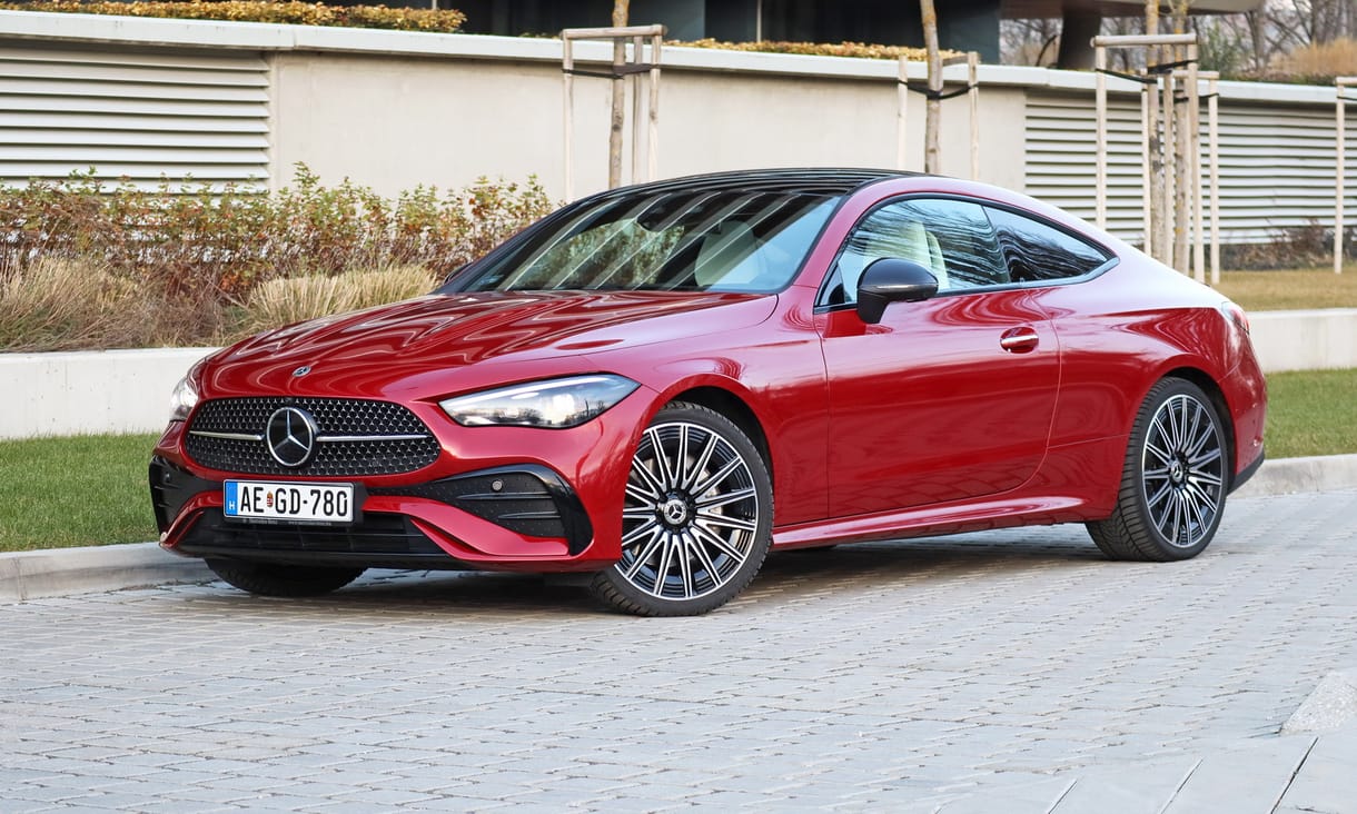 Stílusos bocsánatkérés: teszten a magyar kéz által rajzolt gyönyörű Mercedes CLE kupé