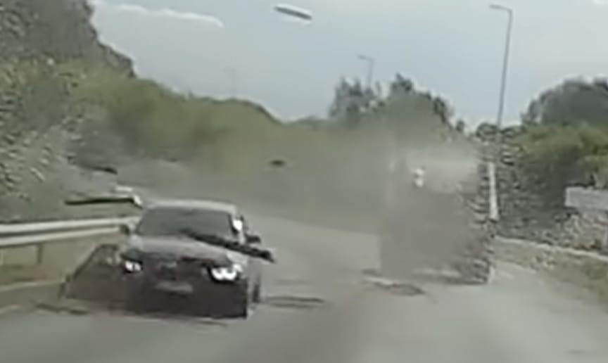 Zuhanó sitt kapott telibe egy BMW-t az M5-ösnél