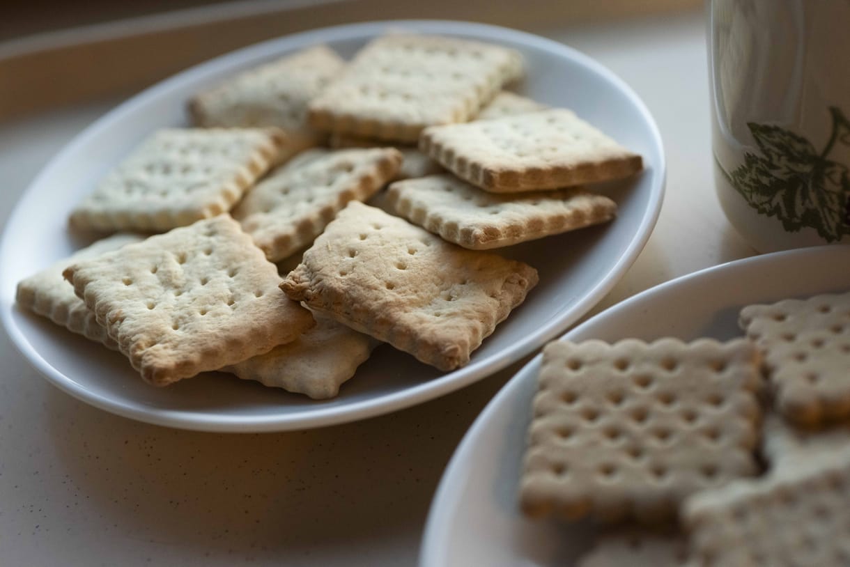 Miért imádjuk a háztartási kekszet? És ha még Nutella is van rajta? Kedvenceink titkos története
